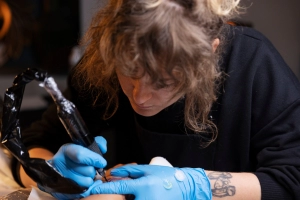 Quelles sont les compétences cachées des tatoueurs et perceurs ?